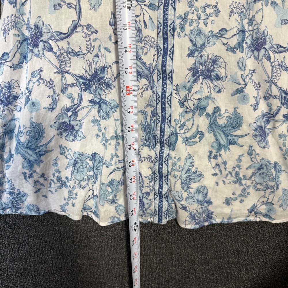 Alice + Olivia Blue and White Patterned Crop Floral Cotton Top, Large - Picture 6 of 8